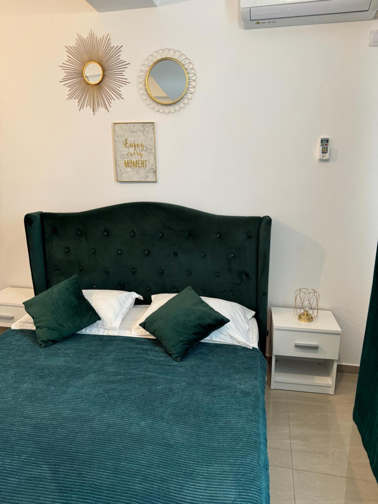 Royal Reed Apartments ナボダリ エクステリア 写真